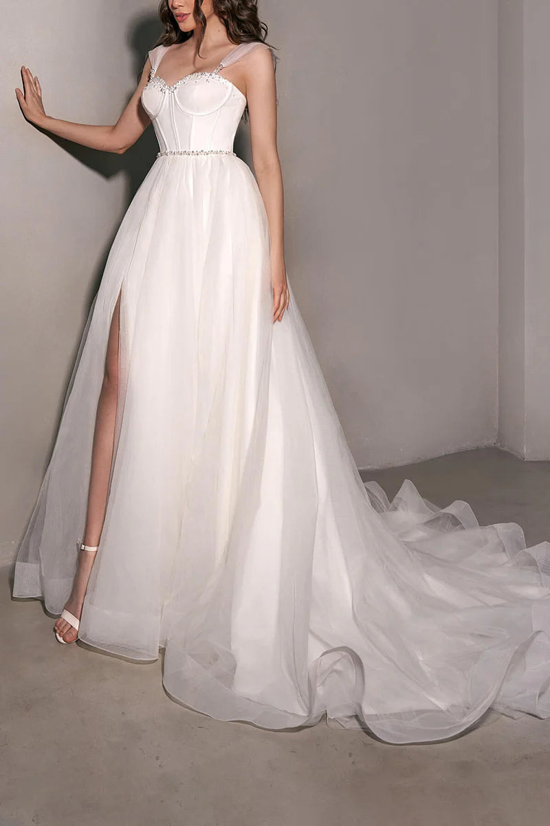 Abito da sposa minimalista trasparente con scollo a cuore e perle